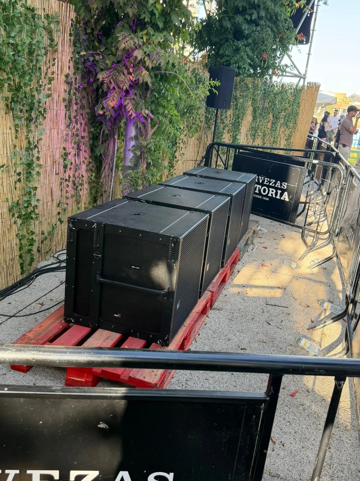 Ortiz Audio y Obeko Audiovisuales despliegan Meyer Sound en Electrolunch Sevilla 3 Subgraves Meyer Sound 900-LFC utilizados en Electrolunch