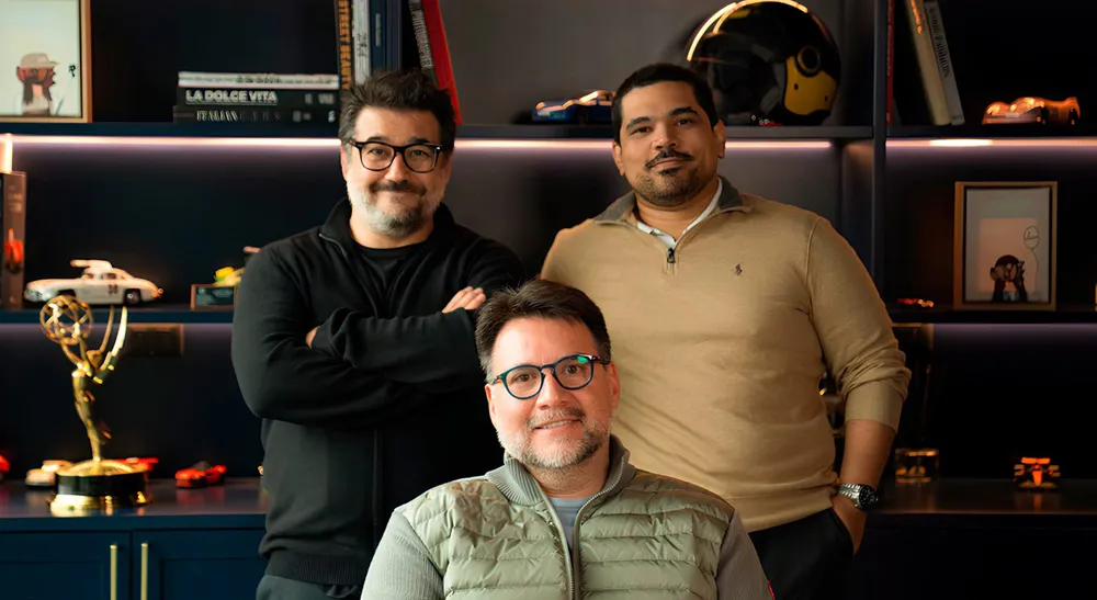 Equipo de Mirai Media, estudio audiovisual fundado en Santiago de Chile por Benjamín Ferrer y Rodrigo Orellana.
