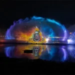 Proyección sobre pantallas de agua en el lago Rudra Sagar de Ujjain