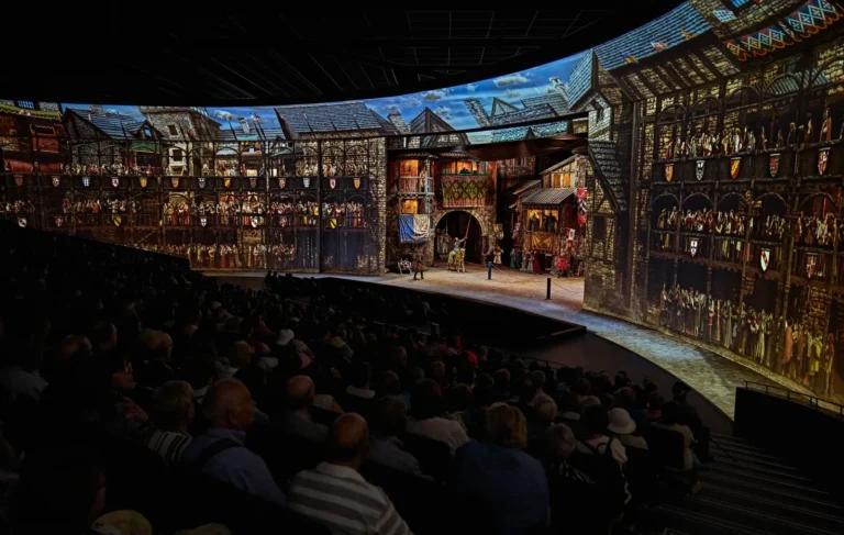 Proyección inmersiva 360º de El Último Cantar Puy du Fou España con proyectores Christie