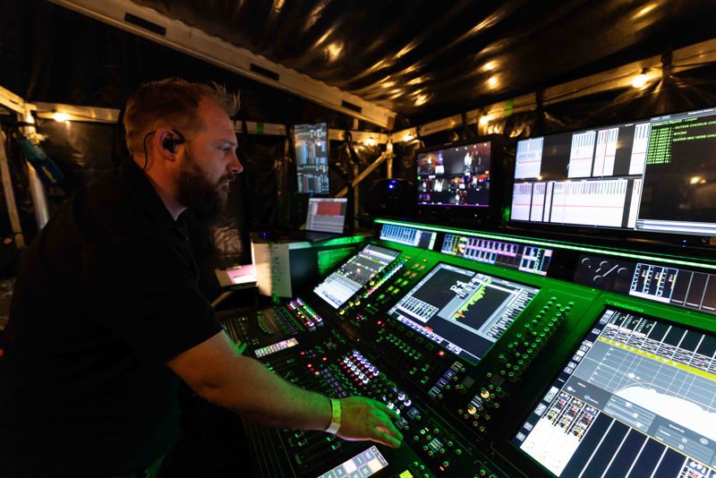 Sennheiser Spectera refuerza el audio inalámbrico de Ed Sheeran en la gira The Loop 2 Dave White utiliza Sennheiser Spectera para la radiofrecuencia de Ed Sheeran