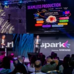 Ponencia en el escenario de Spark ante el público durante ISE 2026 en Fira de Barcelona