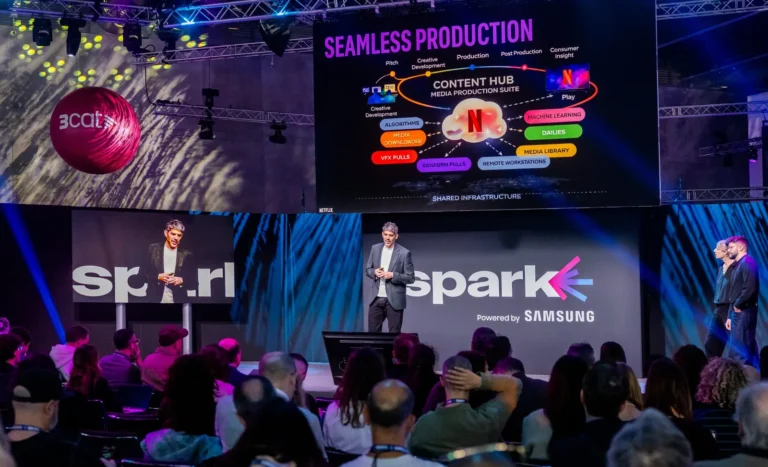 Ponencia en el escenario de Spark ante el público durante ISE 2026 en Fira de Barcelona