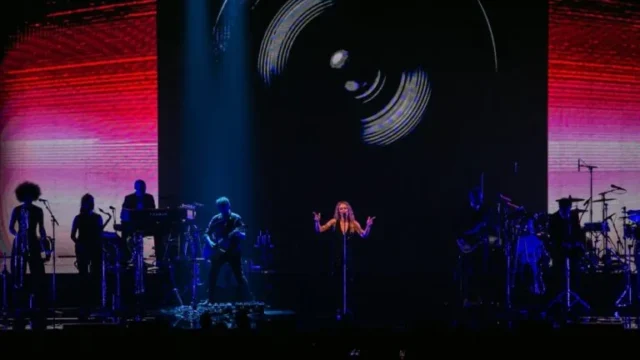 Vanessa Paradis en directo durante su gira de 2026 con el sistema inalámbrico Sennheiser Spectera