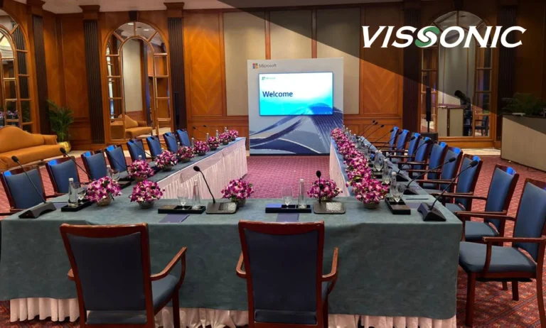 Sistema de conferencias inalámbrico VISSONIC CLEACON V2 en una sala de reuniones de Microsoft India