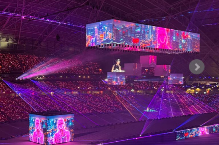 Christie Griffyn en el video mapping del National Day Parade 2026