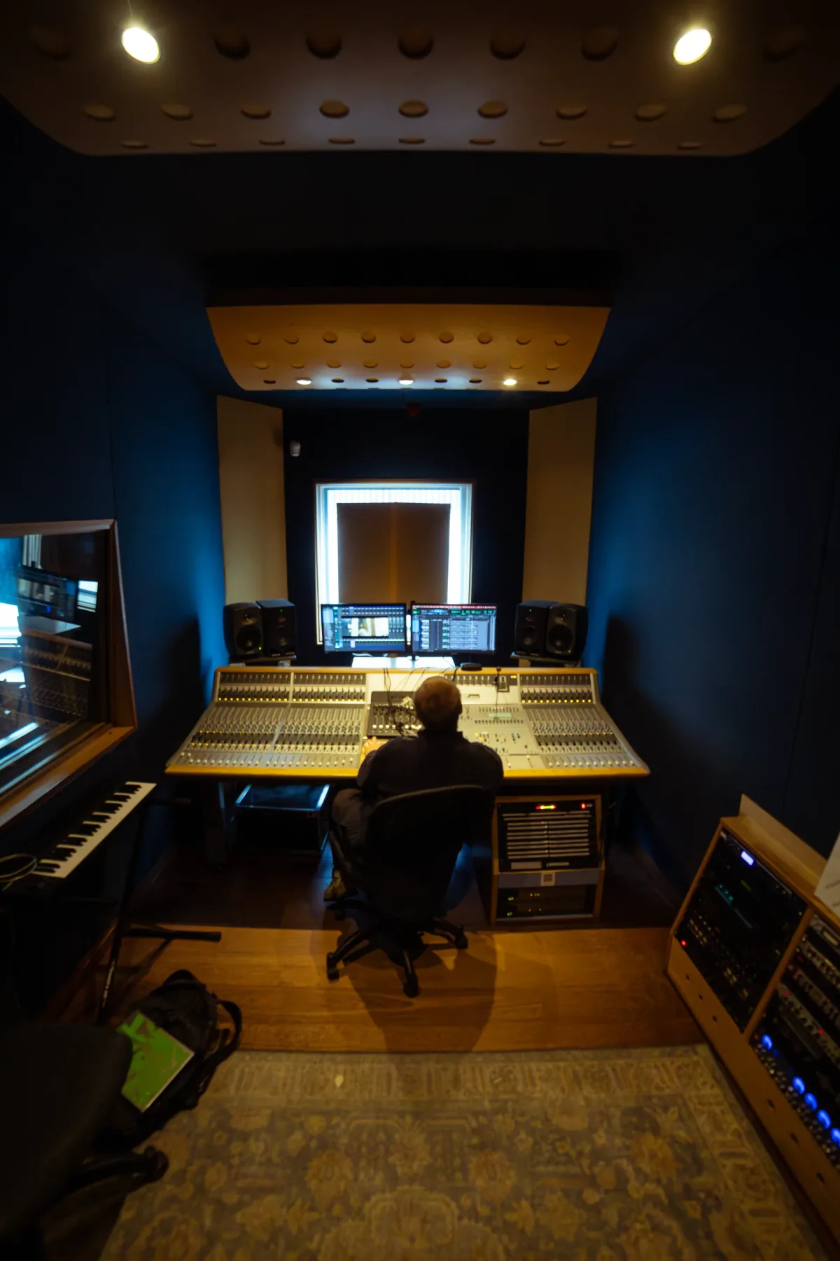 SAE Ámsterdam instala Audient ORIA en su nueva sala docente Dolby Atmos 2 Estudio de producción de SAE Institute Amsterdam con una consola analógica en línea de gran formato, monitores de campo cercano y racks de equipamiento
