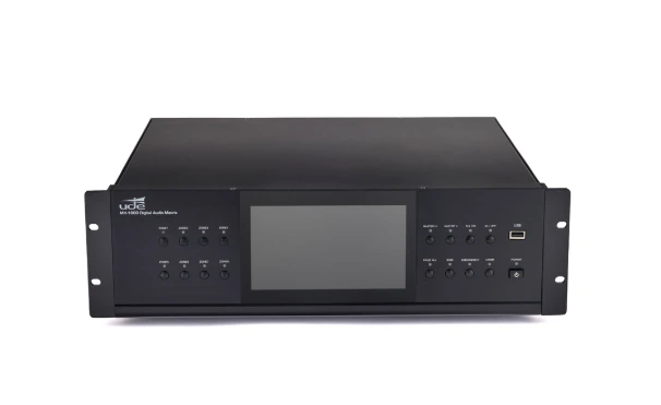 Frontal de la matriz digital UDE MX-1800 de 8x8 con DSP, con pantalla táctil central y botonera de selección de zonas