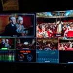 Multiviewer del ATEM Mini Extreme ISO G2 durante una función de La Vida y Tal, con las señales de cámara, el programa en directo y el teatro lleno de público