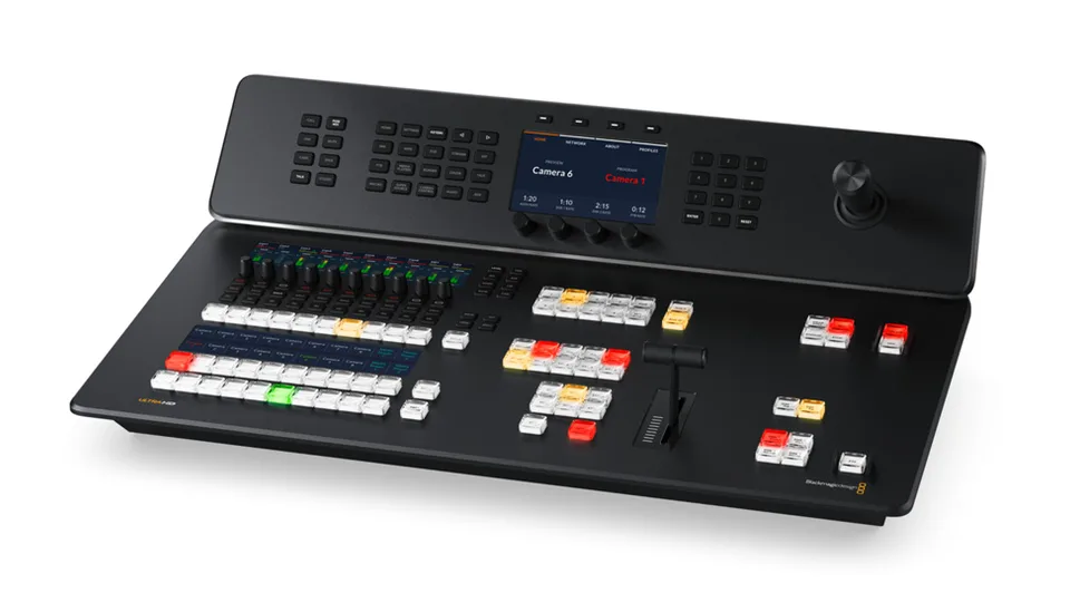 Blackmagic Design rebaja un 20 % sus equipos UHD hasta finales de septiembre 4 Mezclador ATEM Constellation 4K de Blackmagic Design, compatible con flujos de trabajo HD y UHD