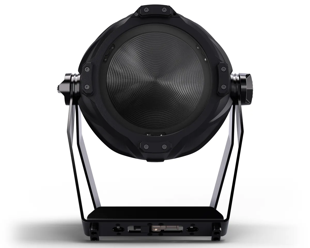 Vista frontal del Cameo ZIYA 400 COB con lente Fresnel y fuente COB RGBALC