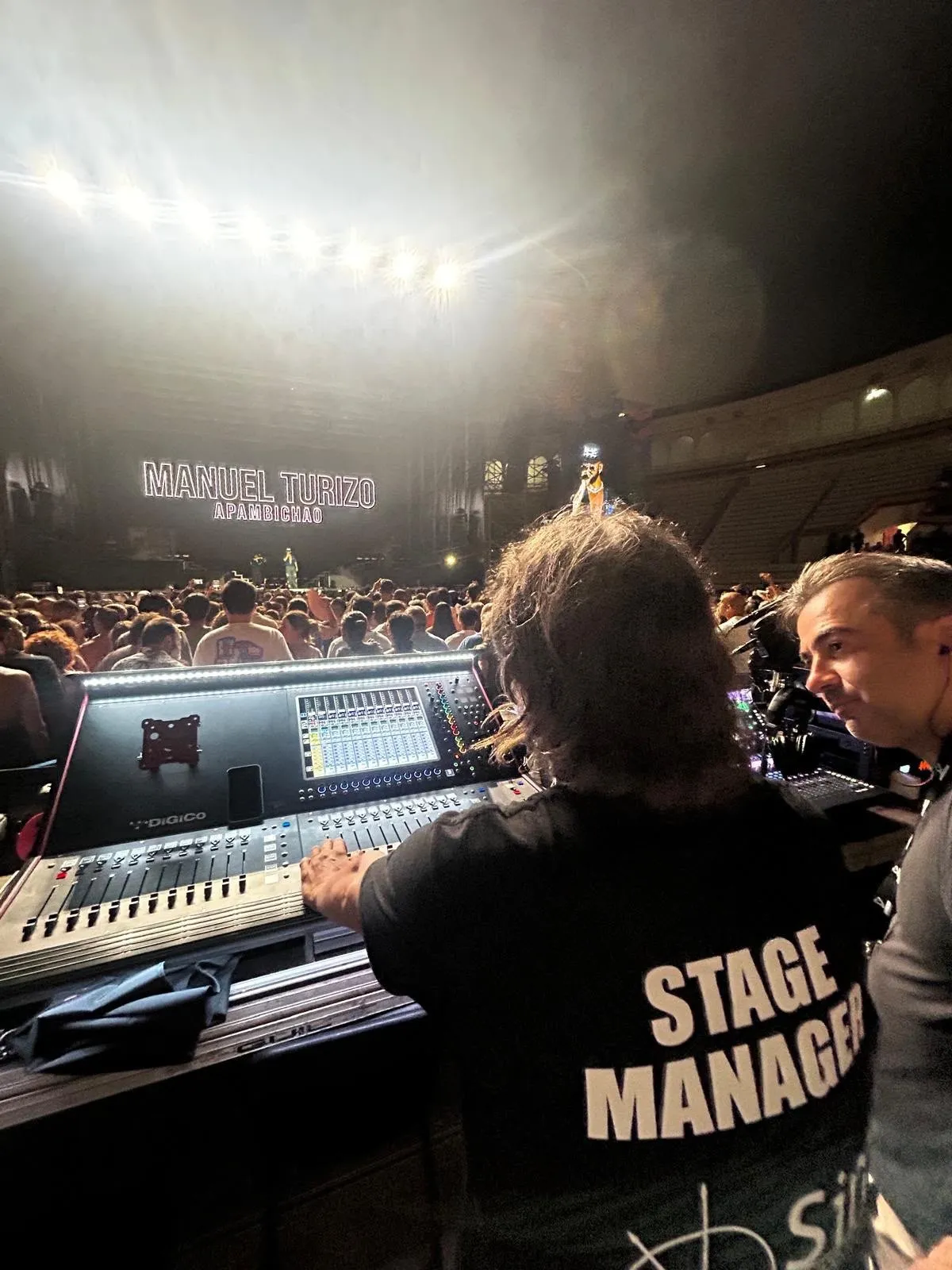 Consola DiGiCo Quantum 225 en la posición de FOH durante el concierto de Manuel Turizo en la Plaza de Toros de Melilla