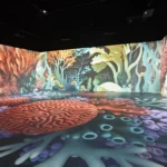 Sala 360° de Inmersivä Madrid con sistema de sonido Meyer Sound suspendido