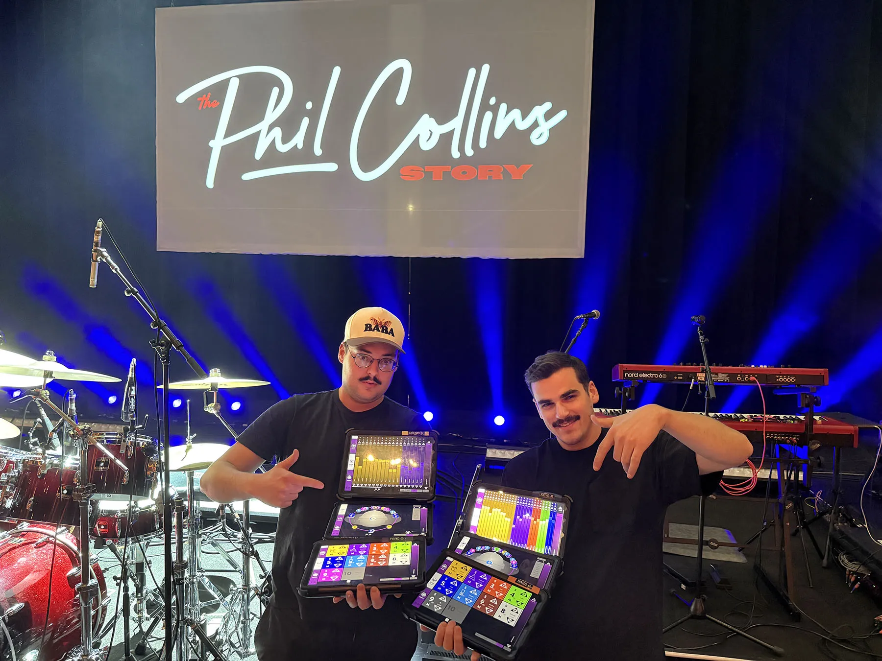 The Phil Collins Story confía su sonido a DiGiCo Quantum225 y KLANG 3 Dos técnicos de sonido muestran varios iPads con la aplicación KLANG:app abierta durante el montaje de la gira