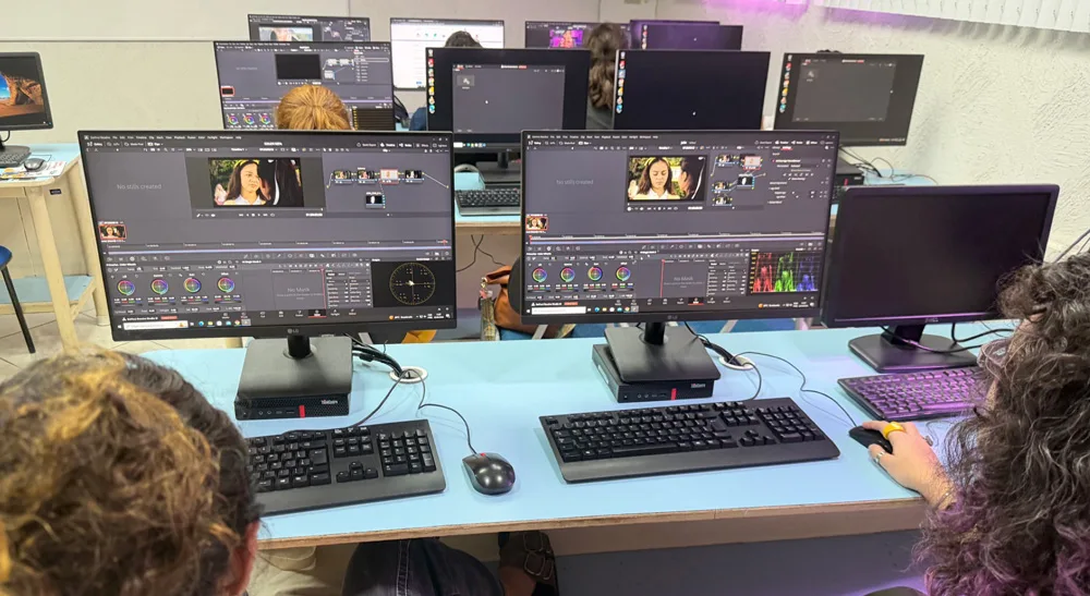 Laboratorio de posproducción de UNIFACHA equipado con DaVinci Resolve Studio