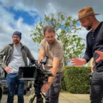 Equipo de rodaje de All That's Left con la cámara Blackmagic URSA Cine 12K LF en un rodaje en exteriores