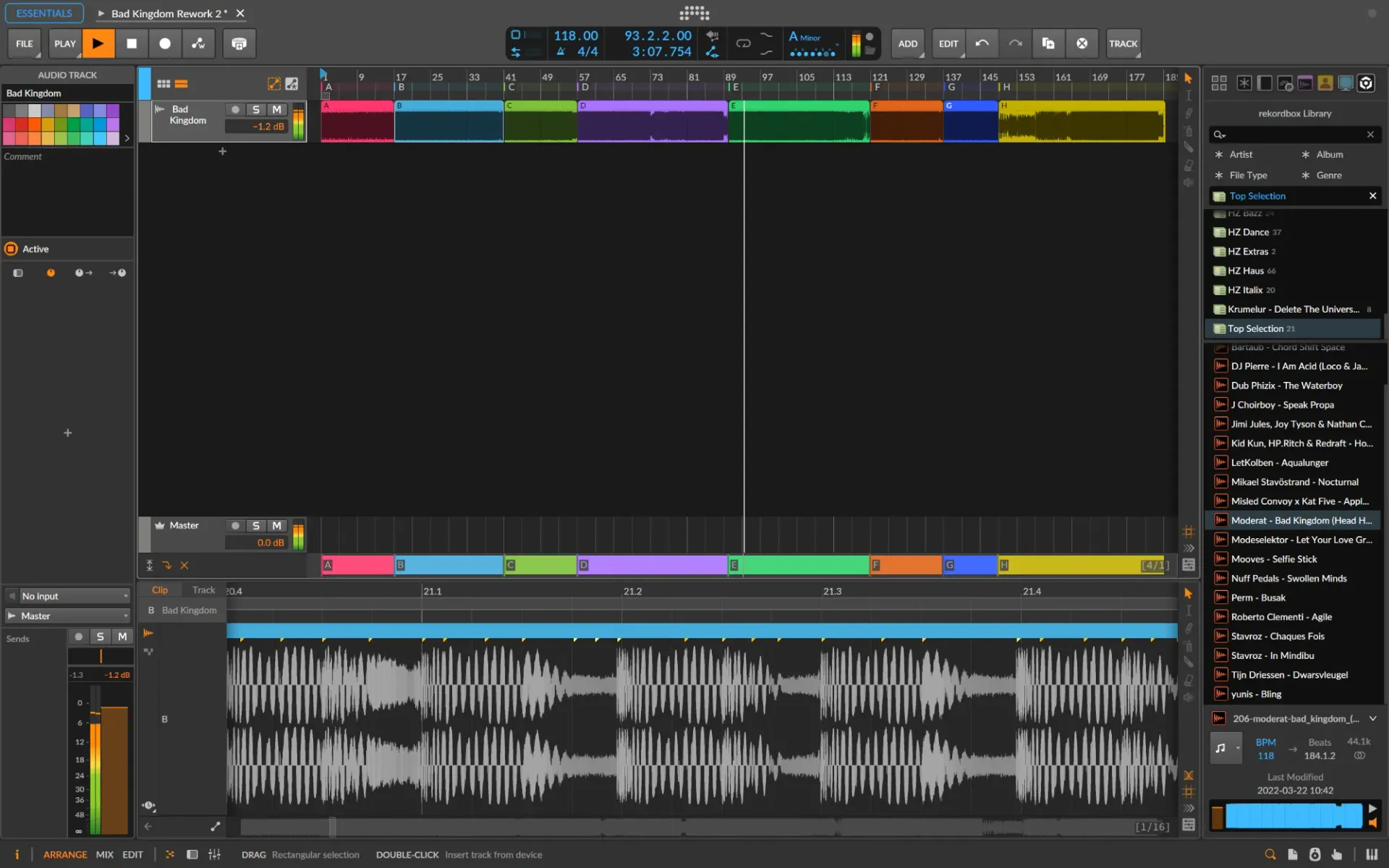 Studio Plan de AlphaTheta: Bitwig Studio Essentials lleva la biblioteca de rekordbox a la producción musical 3 Pista de rekordbox dividida en secciones de color en la línea de tiempo de Bitwig Studio Essentials