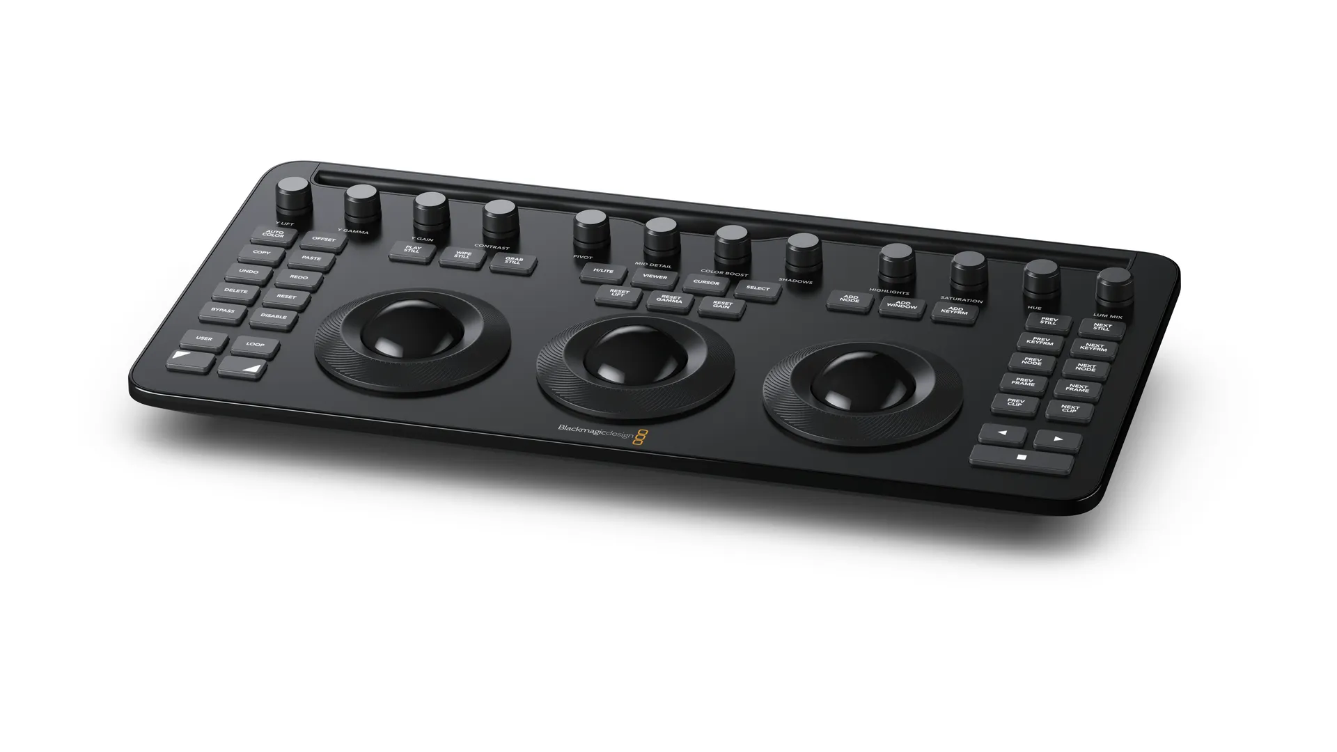 Blackmagic Design rebaja un 20 % DaVinci Resolve Studio y sus paneles hasta el 20 de noviembre 3 Panel de etalonaje DaVinci Resolve Micro Color Panel con tres trackballs y controles de color