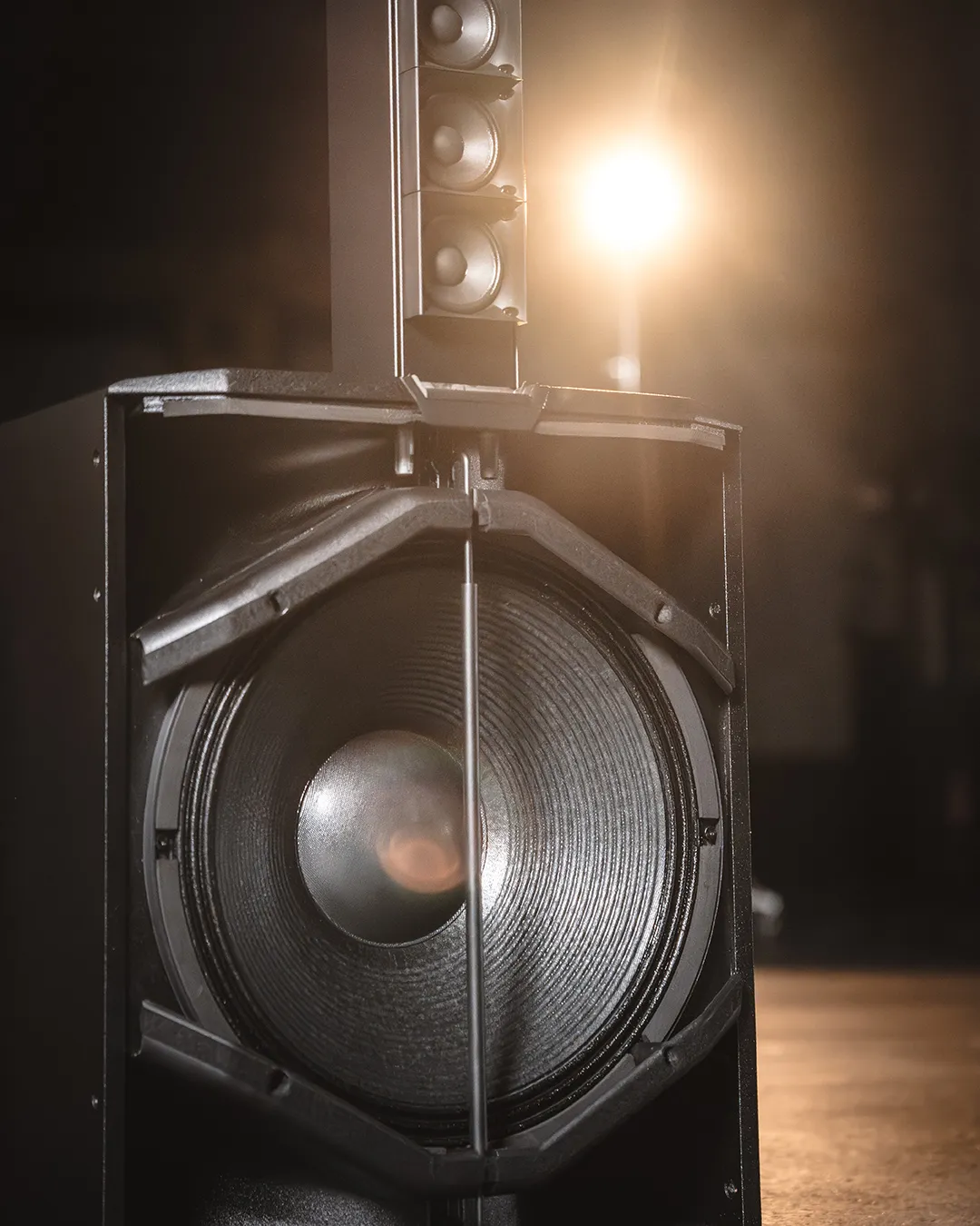 LD Systems MAUI 44 G3 y MAUI 66 G3: nuevas columnas PA cardioides de 4 vías 2 Woofer de neodimio en el subwoofer de un sistema de columna LD Systems MAUI G3