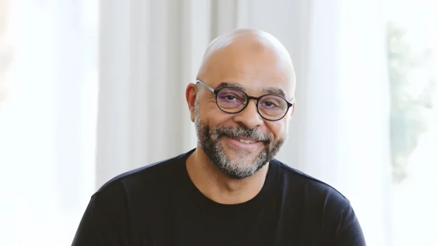 Mo Gawdat, exdirector de negocio de Google X y autor de Scary Smart, ponente de la Business Keynote de ISE 2027