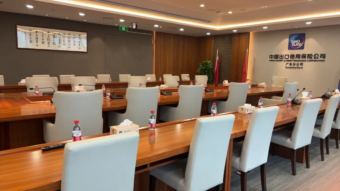 VISSONIC equipa la sala de juntas de SINOSURE en Guangzhou con un sistema de conferencias inalámbrico 2 Unidades VISSONIC del sistema de conferencias inalámbrico para salas de juntas instalado en la sede de SINOSURE en Guangzhou