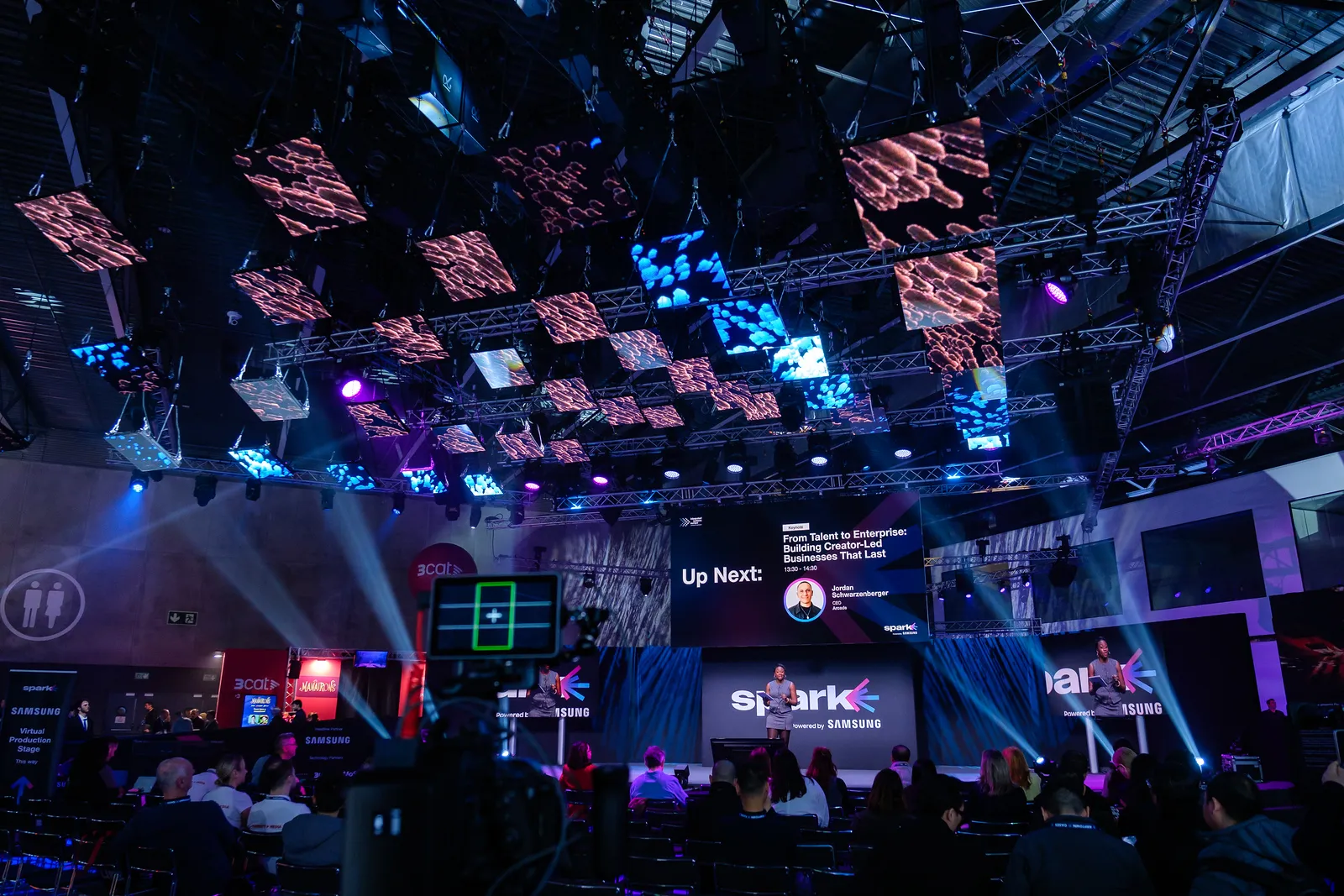 Spark 2027 lleva Eurovisión, RTVE y Cirque du Soleil a su programa en Fira Montjuïc 2 Escenario de Spark con pantallas LED e iluminación durante su primera edición en ISE 2026