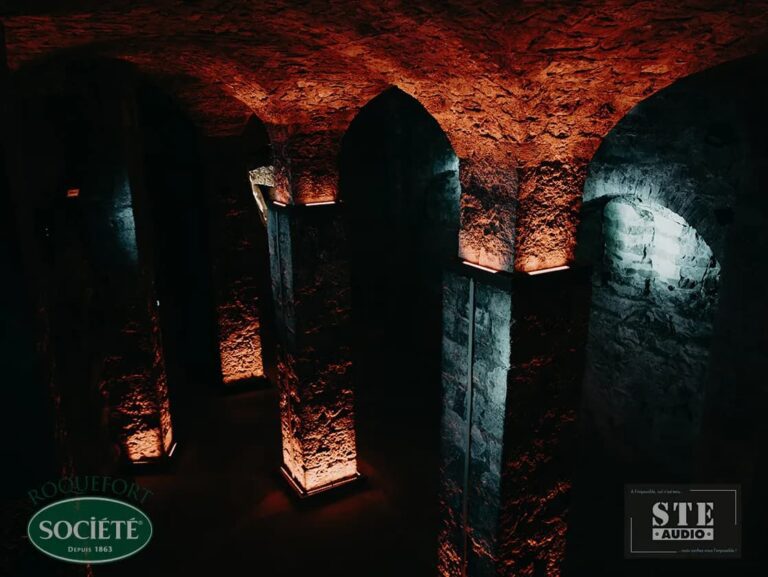 Audio e iluminación en las bodegas de la Roquefort Société con Adam Hall Integrated Systems